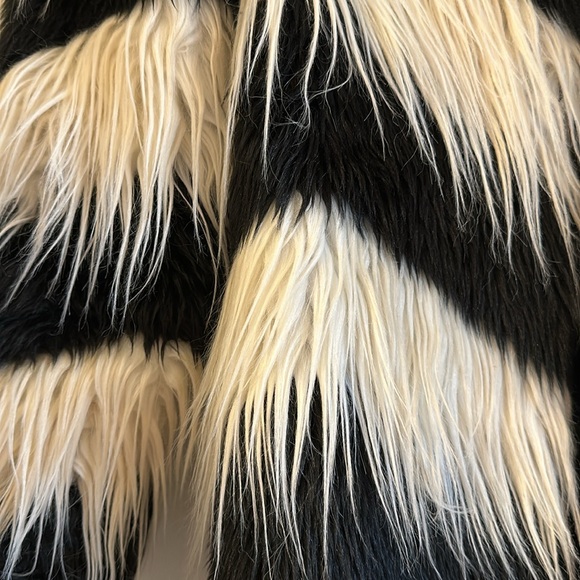 Faux Fur black and white lined coat size small - Picture 3 of 6